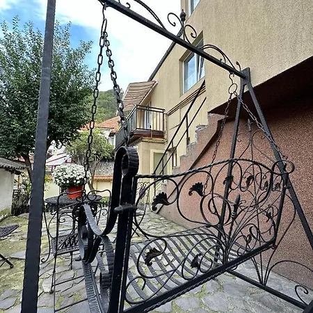 Guest house Curcanilor 18 *